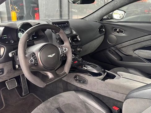 Used 2022 Aston Martin V8 Vantage Coupe image 8