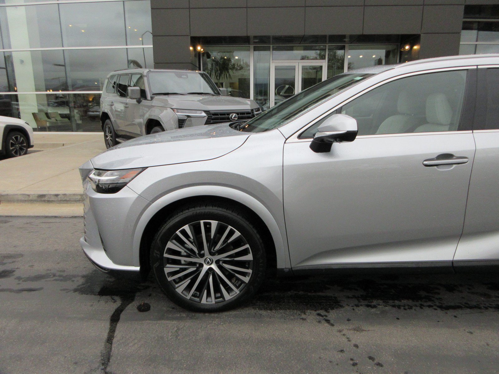 Used 2024 Lexus RX 350 w/ Convenience Package AWD/4WD image 2