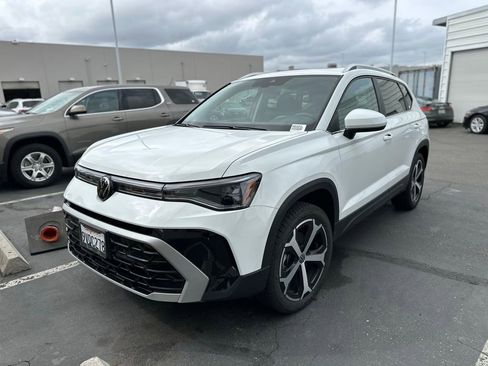 Certified 2025 Volkswagen Taos SEL AWD/4WD image 3