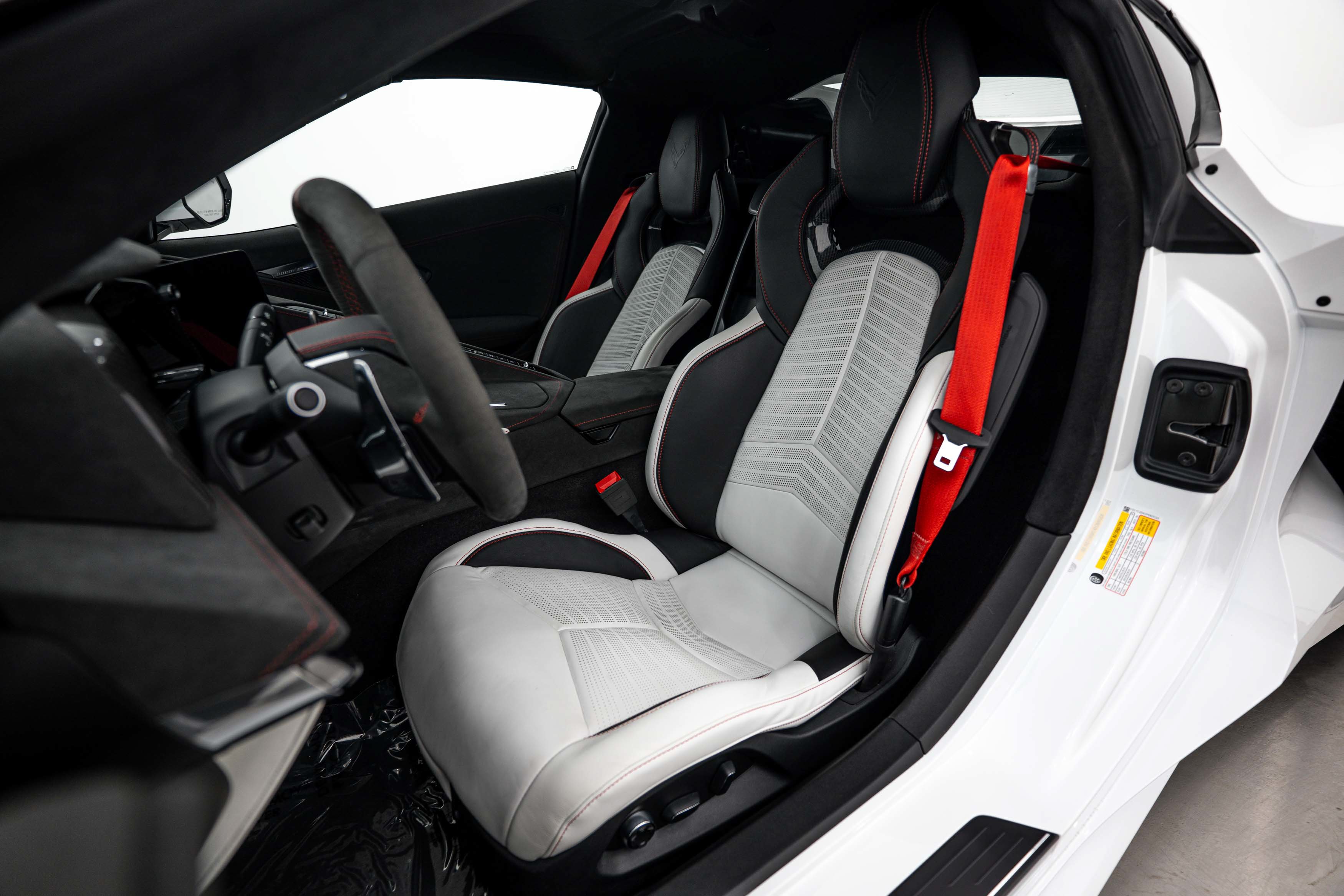 Used 2023 Chevrolet Corvette Stingray Premium Cpe w/ Z51 Performance Package RWD image 5