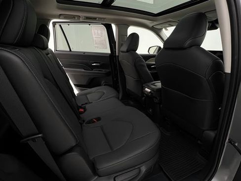 Used 2025 Toyota Grand Highlander AWD image 14