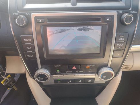 Used 2014 Toyota Camry L image 13