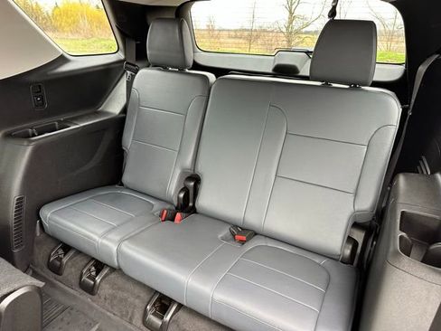 Used 2019 Chevrolet Traverse LT w/ LT Premium Package AWD/4WD image 18