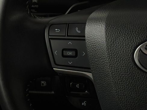 Used 2025 Toyota Camry SE FWD image 15