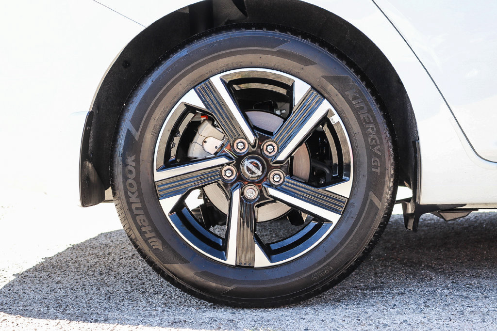 Certified 2025 Nissan Sentra SV FWD image 10