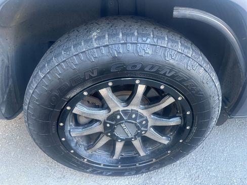 Used 2017 Jeep Cherokee Limited AWD/4WD image 5