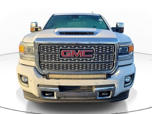 Used 2019 GMC Sierra 2500 Denali w/ Duramax Plus Package AWD/4WD image 2