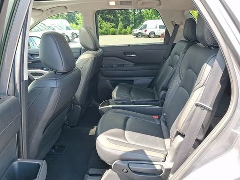 Used 2023 Nissan Pathfinder SL w/ SL Premium Package AWD/4WD image 8