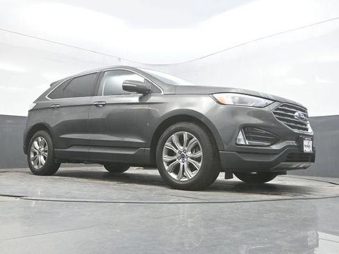 Used 2019 Ford Edge Titanium w/ Cold Weather Package AWD/4WD image 29