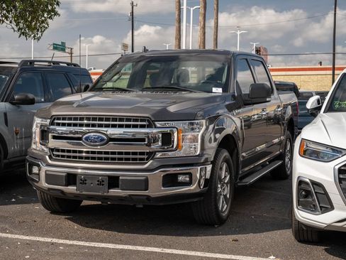 Used 2018 Ford F150 XLT w/ Equipment Group 302A Luxury RWD image 3