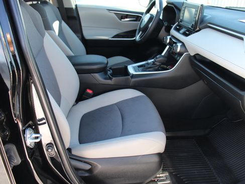 Certified 2022 Toyota RAV4 XLE image 21