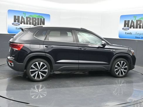 Used 2022 Volkswagen Taos SE FWD image 6