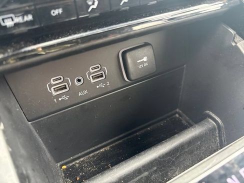 Used 2023 Jeep Grand Cherokee L Limited AWD/4WD image 36