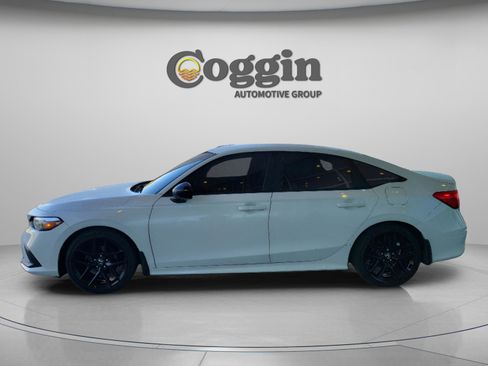 Used 2023 Honda Civic Sport image 2