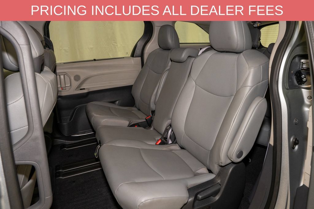 Certified 2023 Toyota Sienna XLE FWD image 9
