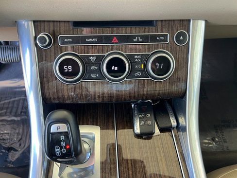 Used 2014 Land Rover Range Rover Sport HSE image 20