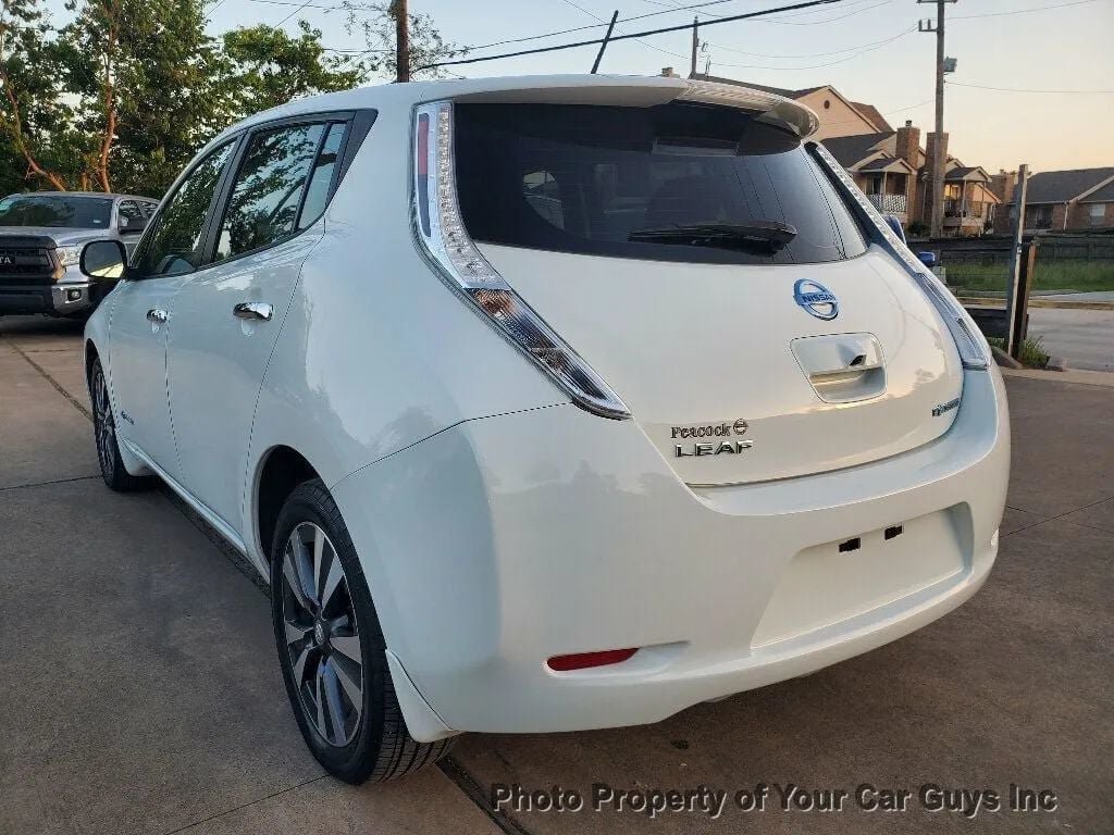 Used 2015 Nissan Leaf SL w/ Premium Package FWD image 15
