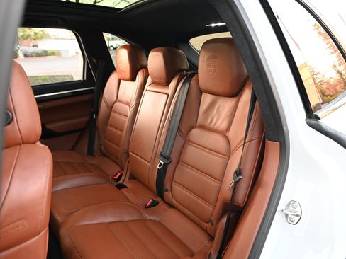 Used 2016 Porsche Cayenne Turbo image 12