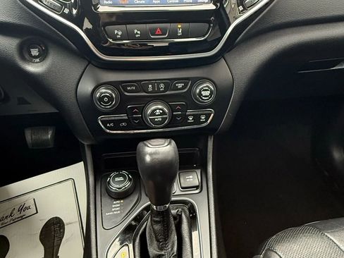 Used 2021 Jeep Cherokee Limited image 16