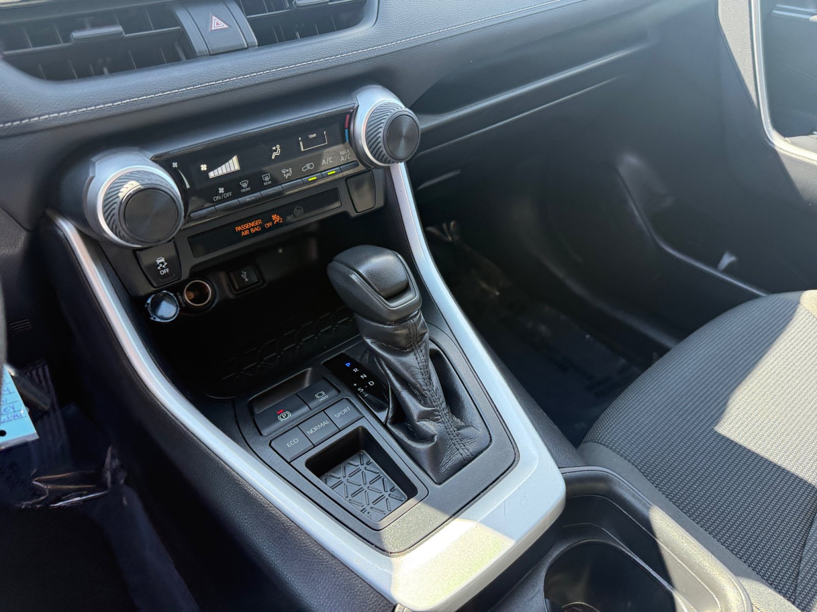 Used 2020 Toyota RAV4 LE w/ All Weather Liner Package FWD image 13