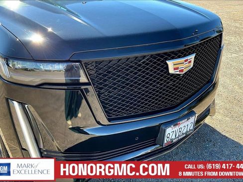 Used 2022 Cadillac Escalade ESV Sport w/ Touring Package AWD/4WD image 32