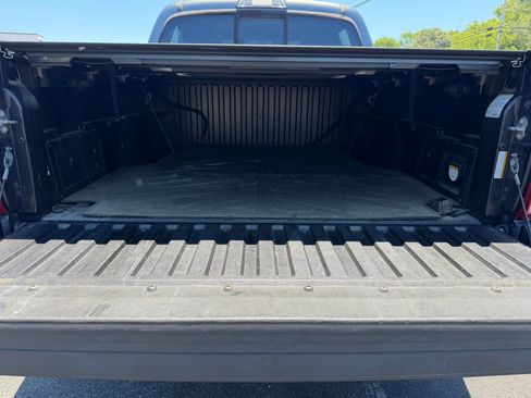 Used 2016 Toyota Tacoma TRD Sport w/ Premium & Technology Package AWD/4WD image 12