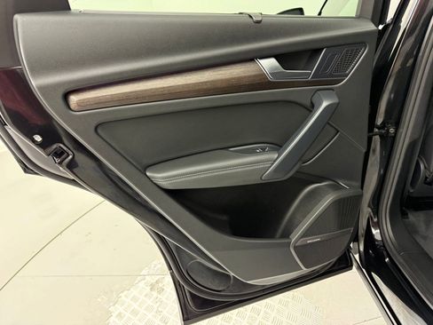 Used 2024 Audi Q5 e Prestige w/ Prestige Package image 28