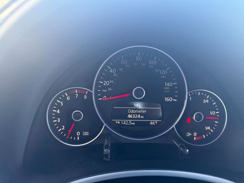 Used 2012 Volkswagen Beetle Turbo Launch Edition FWD image 7