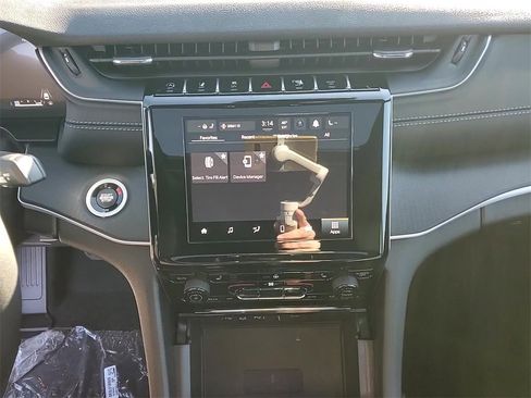 New 2025 Jeep Grand Cherokee Altitude image 15