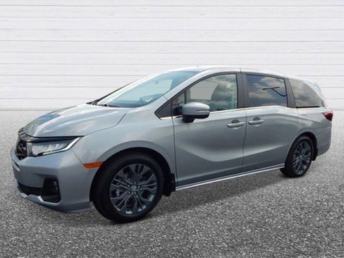 New 2026 Honda Odyssey Touring image 2