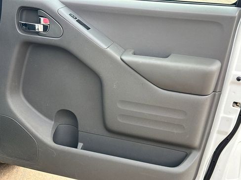 Used 2015 Nissan Frontier Desert Runner image 14