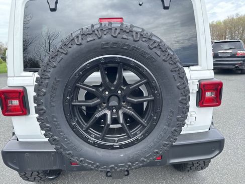 Used 2022 Jeep Wrangler Unlimited Sahara w/ LED Lighting Group image 7