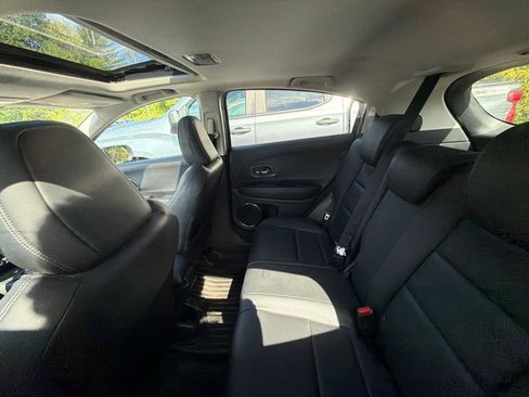 Used 2021 Honda HR-V EX-L image 8
