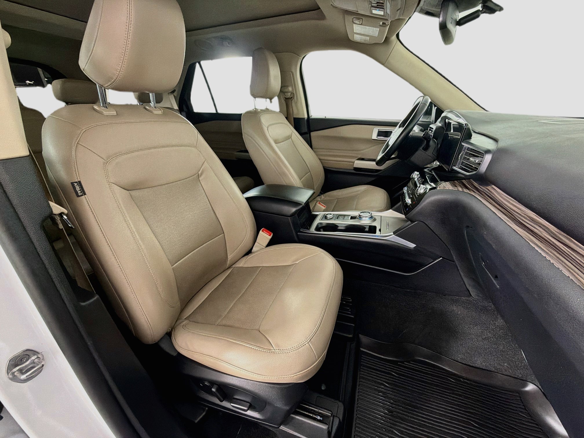 Used 2021 Ford Explorer Limited w/ Equipment Group 301A AWD/4WD image 34