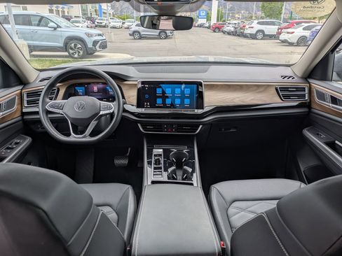 Certified 2025 Volkswagen Atlas SE AWD/4WD image 30