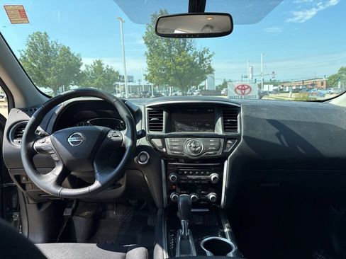 Used 2018 Nissan Pathfinder SV AWD/4WD image 21