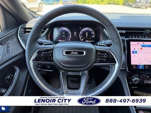 Used 2024 Jeep Grand Cherokee Overland w/ Luxury Tech Group IV AWD/4WD image 16