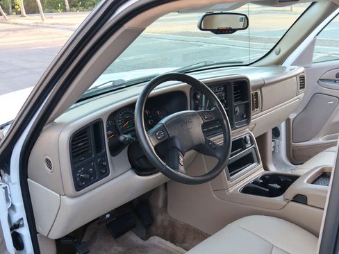 Used 2004 GMC Yukon XL SLT w/ Preferred Equipment Group image 12