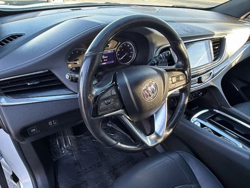 Used 2022 Buick Enclave Essence image 10