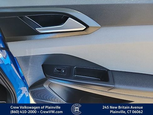 Used 2023 Volkswagen Taos SE w/ Panoramic Sunroof Package image 47