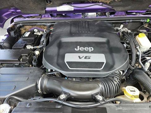 Used 2017 Jeep Wrangler Unlimited Rubicon w/ Cold Weather Group AWD/4WD image 24