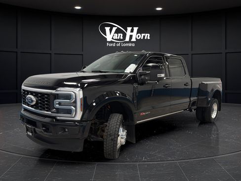Used 2025 Ford F450 Platinum w/ FX4 Off-Road Package AWD/4WD image 3