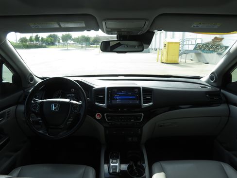 Used 2016 Honda Pilot Touring image 11