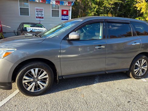 Used 2015 Nissan Pathfinder S image 6