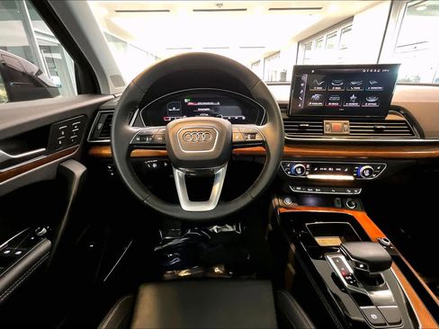 Used 2023 Audi Q5 2.0T Premium Plus w/ Premium Plus Package AWD/4WD image 6