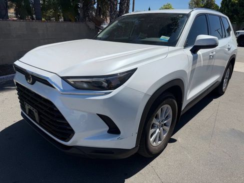 Used 2024 Toyota Grand Highlander AWD image 5