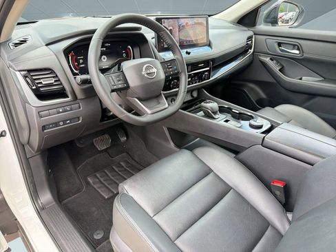 Used 2025 Nissan Rogue SL w/ Tech Package AWD/4WD image 4