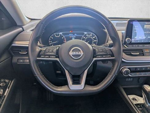 Used 2025 Nissan Altima 2.5 SR FWD image 13