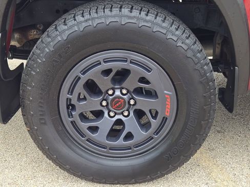 Used 2025 Nissan Frontier PRO-4X AWD/4WD image 13