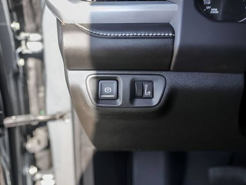 Used 2023 GMC Acadia SLE w/ Driver Convenience Package FWD image 18